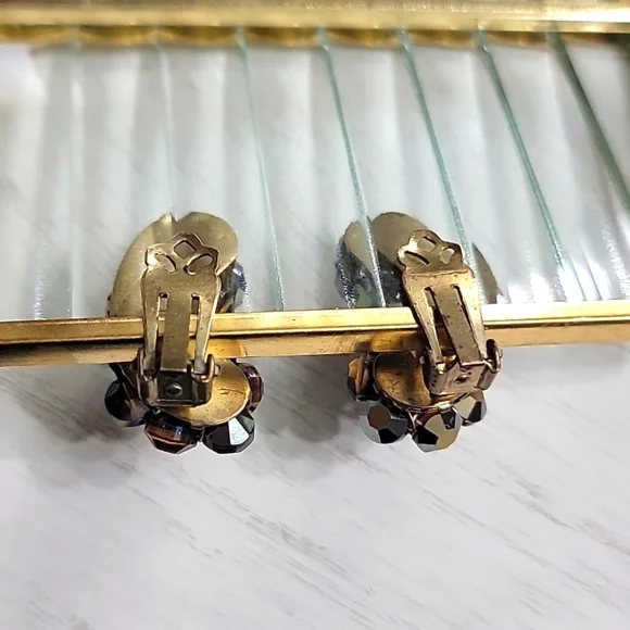 Vintage Amber Topaz Color Crystal Beaded Cluster Climber Clip On Earrings - Picture 4 of 7